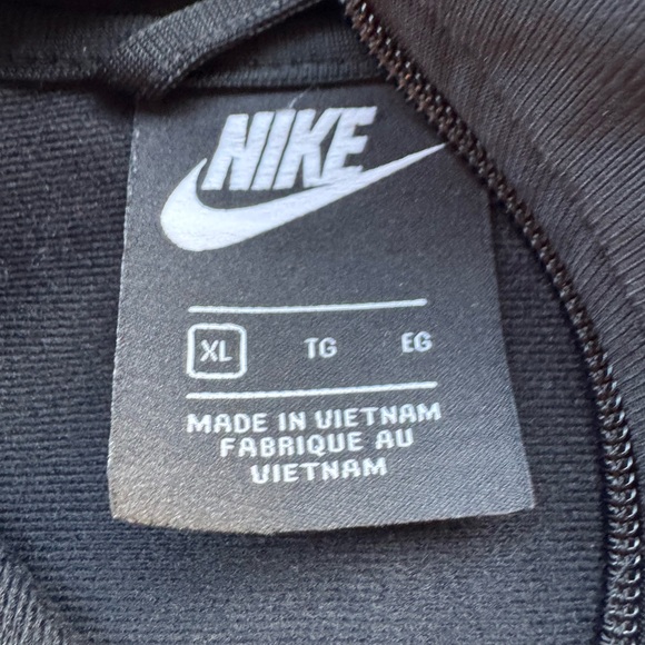 Nike Black Zip-Up crop Jacket - Picture 2 of 4